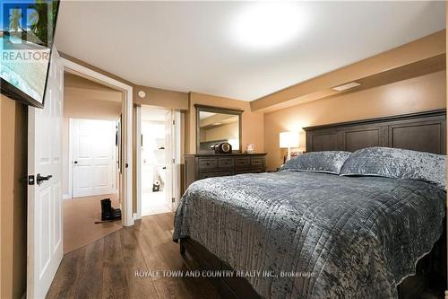 9 Lakeview Cottage Road, Kawartha Lakes, ON - Indoor Photo Showing Bedroom