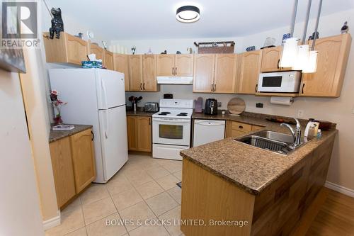 19 Village Cres, Peterborough, ON - Indoor Photo Showing Kitchen With Double Sink