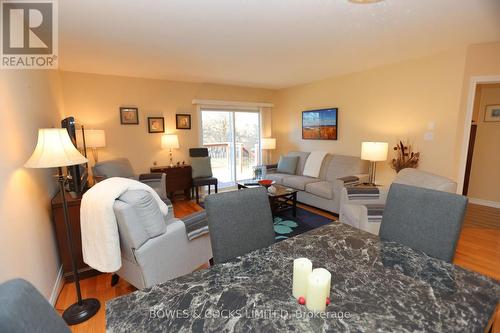 19 Village Cres, Peterborough, ON - Indoor Photo Showing Living Room