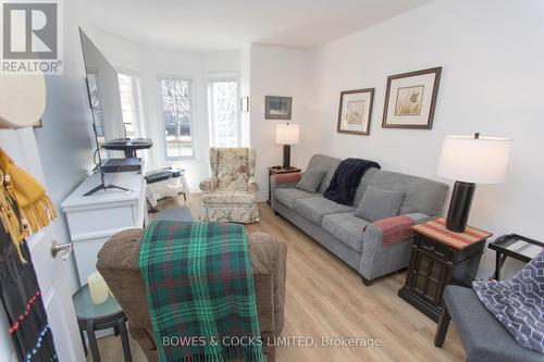 19 Village Crescent, Peterborough, ON - Indoor Photo Showing Living Room