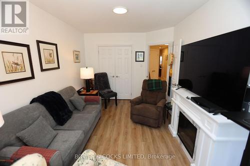 19 Village Crescent, Peterborough, ON - Indoor Photo Showing Living Room