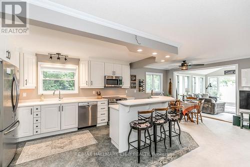 1069 Lakeshore Rd E, Oro-Medonte, ON - Indoor Photo Showing Kitchen
