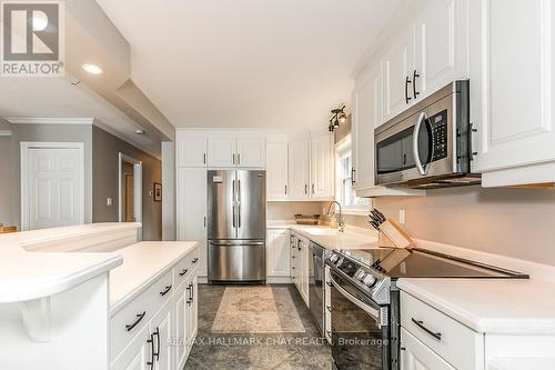1069 Lakeshore Rd E, Oro-Medonte, ON - Indoor Photo Showing Kitchen