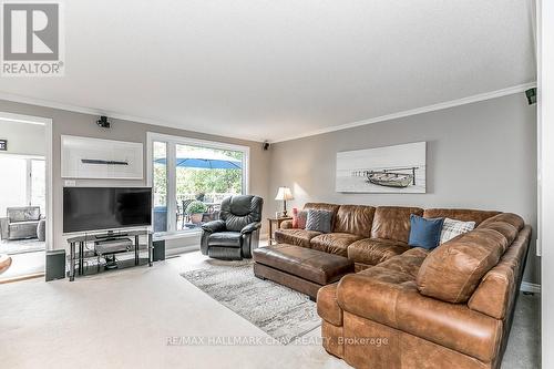 1069 Lakeshore Rd E, Oro-Medonte, ON - Indoor Photo Showing Living Room
