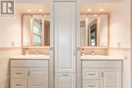 1069 Lakeshore Rd E, Oro-Medonte, ON - Indoor Photo Showing Bathroom
