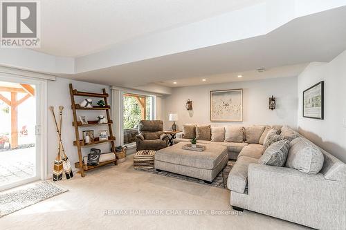 1069 Lakeshore Rd E, Oro-Medonte, ON - Indoor Photo Showing Living Room