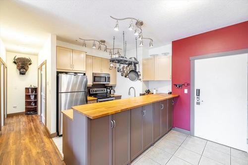 201 - 1500 Mcdonald Avenue, Fernie, BC - Indoor Photo Showing Kitchen