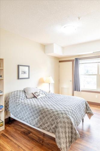 201 - 1500 Mcdonald Avenue, Fernie, BC - Indoor Photo Showing Bedroom