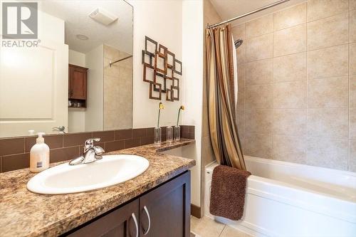 1500 Mcdonald Avenue Unit# 201, Fernie, BC - Indoor Photo Showing Bathroom