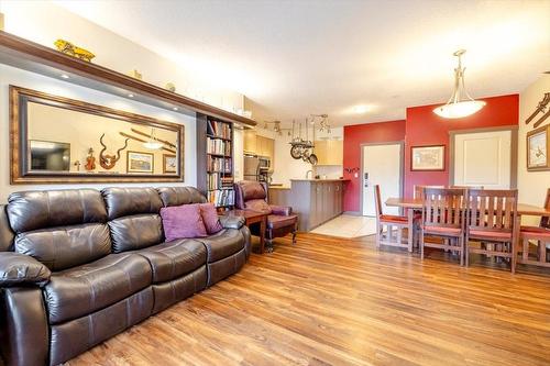 201 - 1500 Mcdonald Avenue, Fernie, BC - Indoor Photo Showing Living Room