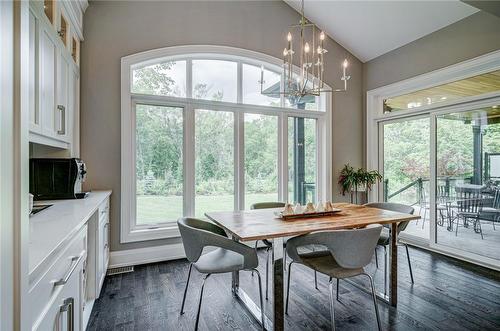 731 Montgomery Drive, Ancaster, ON - Indoor Photo Showing Dining Room