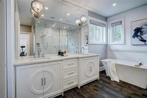 731 Montgomery Drive, Ancaster, ON - Indoor Photo Showing Bathroom
