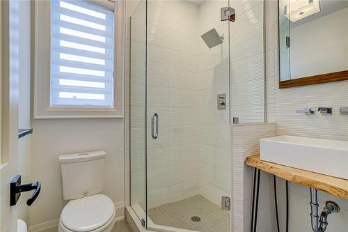 731 Montgomery Drive, Ancaster, ON - Indoor Photo Showing Bathroom