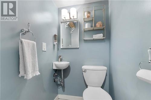 921 Cedar Lane, Pembroke, ON - Indoor Photo Showing Bathroom