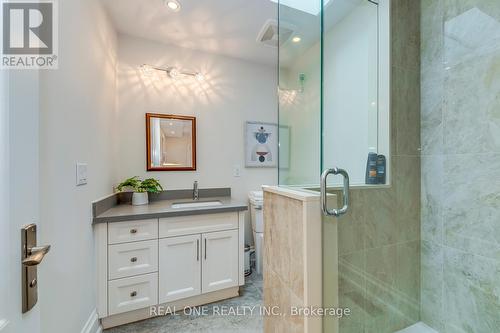 332 Sawyer Rd, Oakville, ON - Indoor Photo Showing Bathroom
