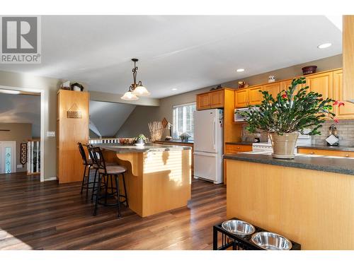 706 Chapman Crescent, Sicamous, BC - Indoor Photo Showing Kitchen