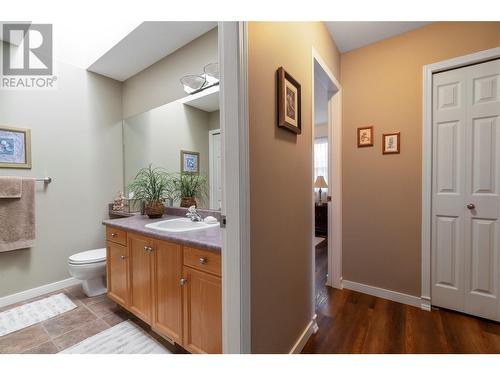 706 Chapman Crescent, Sicamous, BC - Indoor Photo Showing Bathroom