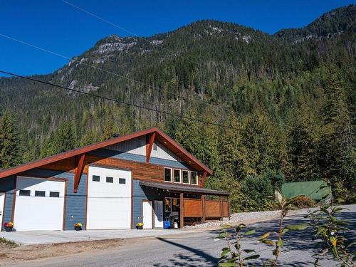 3297 Back Road Road, Revelstoke, BC 