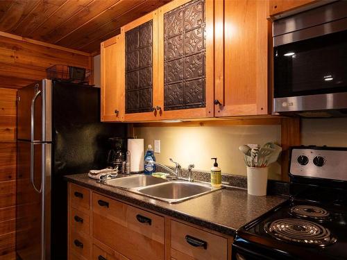 3297 Back Road Road, Revelstoke, BC - Indoor Photo Showing Kitchen With Double Sink
