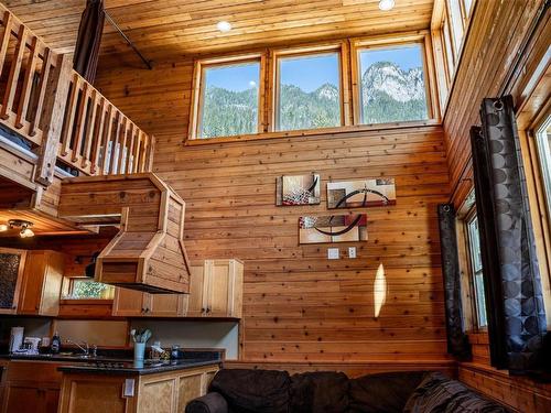 3297 Back Road Road, Revelstoke, BC - Indoor Photo Showing Other Room
