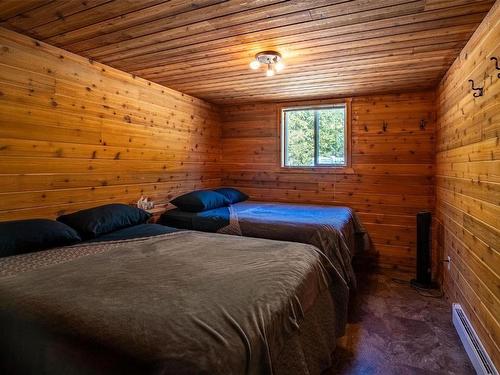3297 Back Road Road, Revelstoke, BC - Indoor Photo Showing Bedroom