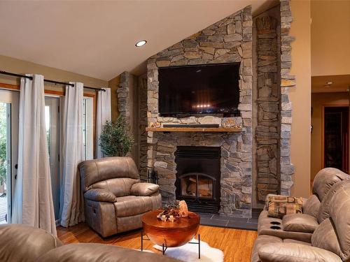 3297 Back Road Road, Revelstoke, BC - Indoor Photo Showing Living Room With Fireplace