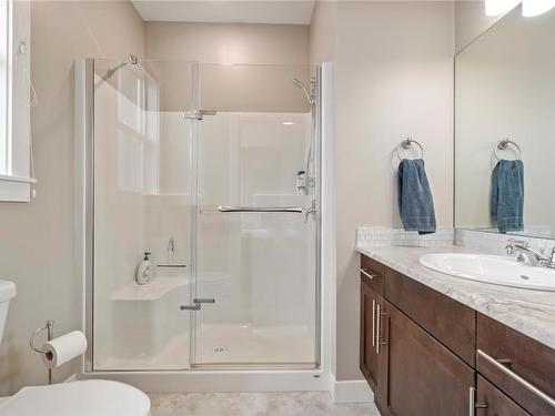 4-3535 Wood Avenue, Armstrong, BC - Indoor Photo Showing Bathroom