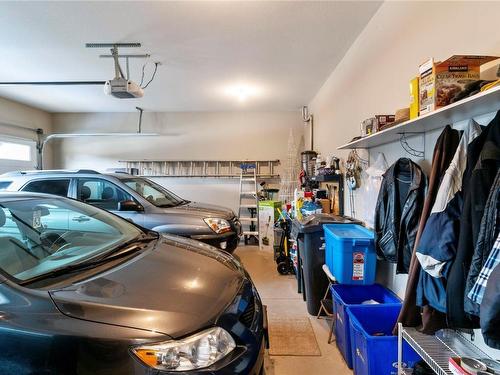 4-3535 Wood Avenue, Armstrong, BC - Indoor Photo Showing Garage