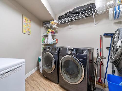 4-3535 Wood Avenue, Armstrong, BC - Indoor Photo Showing Laundry Room