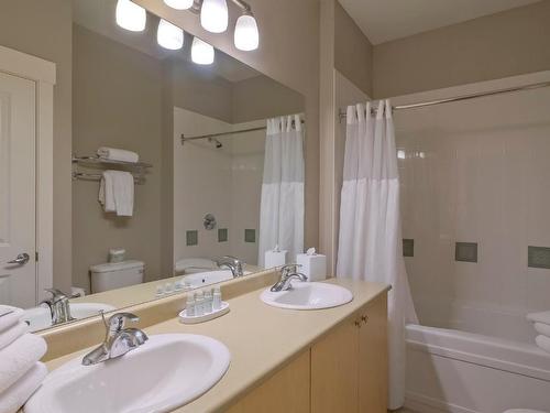 304-4205 Gellatly Road, West Kelowna, BC - Indoor Photo Showing Bathroom
