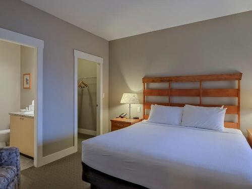 304-4205 Gellatly Road, West Kelowna, BC - Indoor Photo Showing Bedroom
