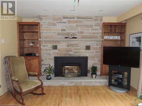 436 Victoria Street E, Dundalk, ON - Indoor Photo Showing Living Room With Fireplace