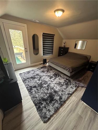 377 Book Road, Grimsby, ON - Indoor Photo Showing Bedroom