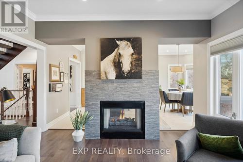 780 Foxcroft Blvd, Newmarket, ON - Indoor Photo Showing Living Room With Fireplace