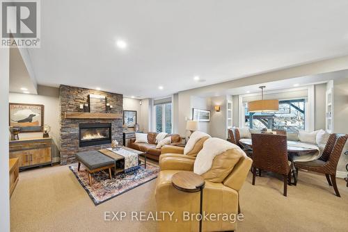 780 Foxcroft Blvd, Newmarket, ON - Indoor Photo Showing Living Room With Fireplace