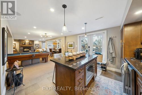 780 Foxcroft Blvd, Newmarket, ON - Indoor Photo Showing Kitchen With Upgraded Kitchen