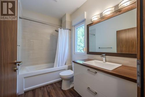 15018 Kato Street, Summerland, BC - Indoor Photo Showing Bathroom