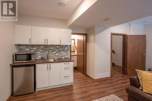 15018 Kato Street, Summerland, BC - Indoor Photo Showing Kitchen