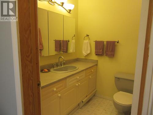 7525 Burgess Road, Deka Lake / Sulphurous / Hathaway Lakes, BC - Indoor Photo Showing Bathroom