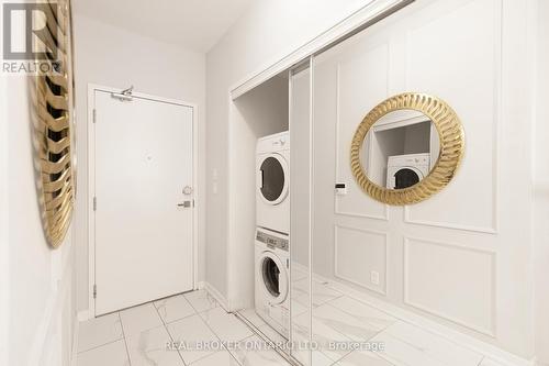 #1209 -12 York St, Toronto, ON - Indoor Photo Showing Laundry Room