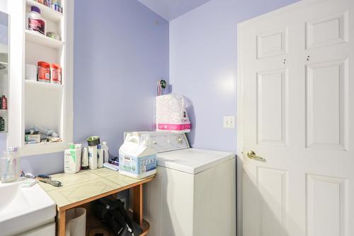 508 Rose Road, Salmo, BC - Indoor Photo Showing Laundry Room