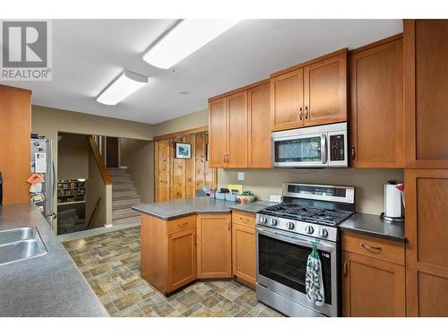 270 Ponto Road, Kelowna, BC - Indoor Photo Showing Kitchen With Double Sink