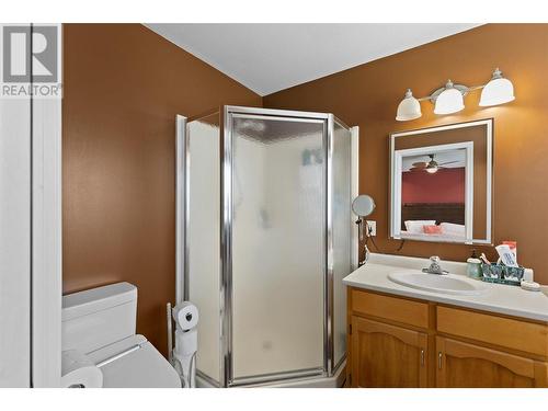 270 Ponto Road, Kelowna, BC - Indoor Photo Showing Bathroom