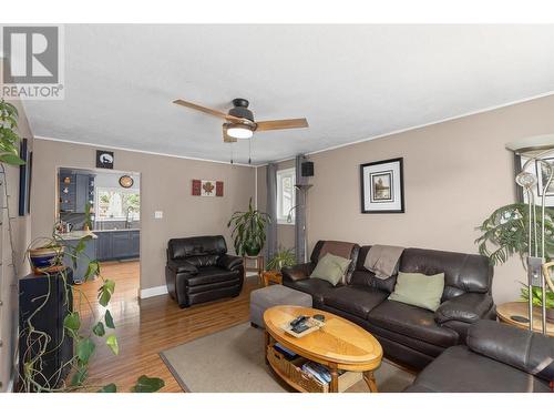 280 Ponto Road, Kelowna, BC - Indoor Photo Showing Living Room