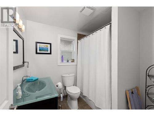 280 Ponto Road, Kelowna, BC - Indoor Photo Showing Bathroom