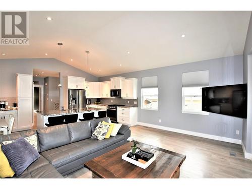 26 Lakeshore Drive, Vernon, BC - Indoor Photo Showing Living Room