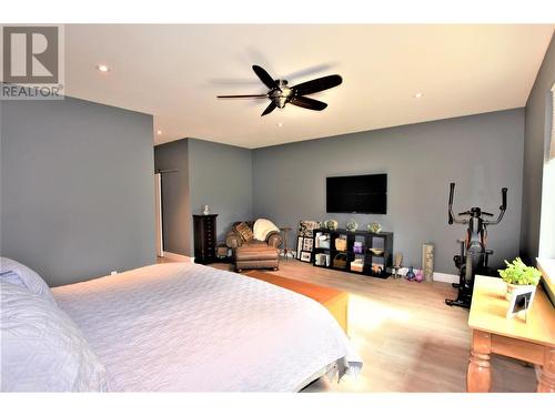 26 Lakeshore Drive, Vernon, BC - Indoor Photo Showing Bedroom