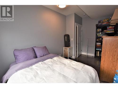 26 Lakeshore Drive, Vernon, BC - Indoor Photo Showing Bedroom