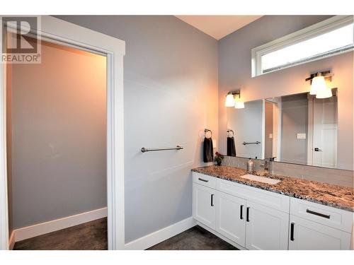 26 Lakeshore Drive, Vernon, BC - Indoor Photo Showing Bathroom