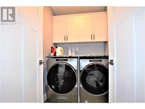 26 Lakeshore Drive, Vernon, BC - Indoor Photo Showing Laundry Room